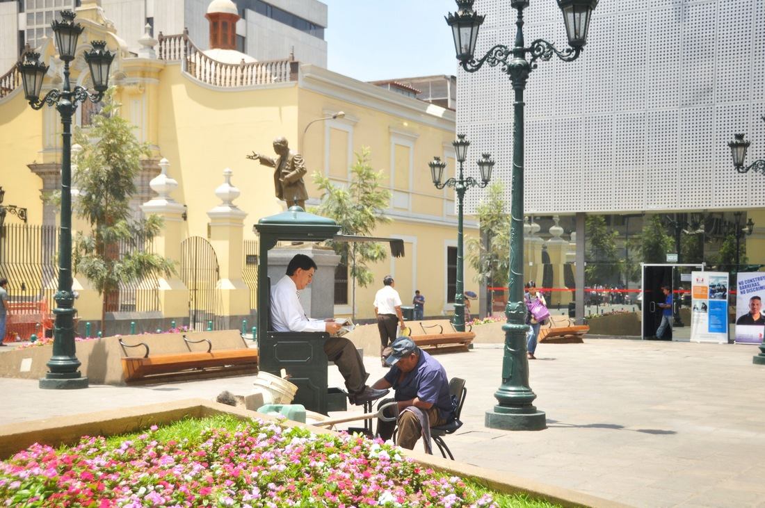 Nettoyeur de chaussures à Lima