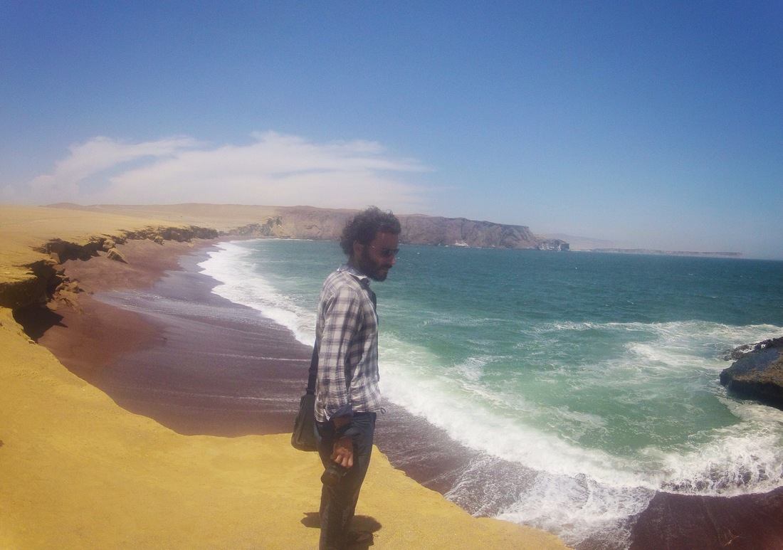 Seb au dessus de la plage rouge de Paracas