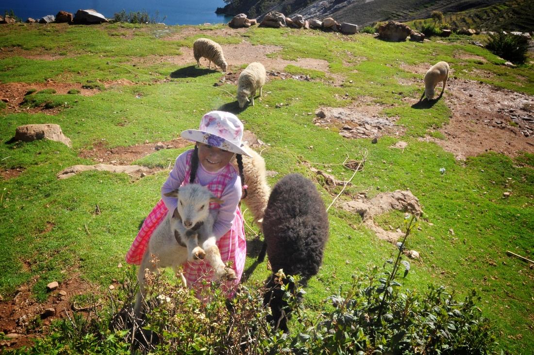 Petite bolivienne sur isla del sol