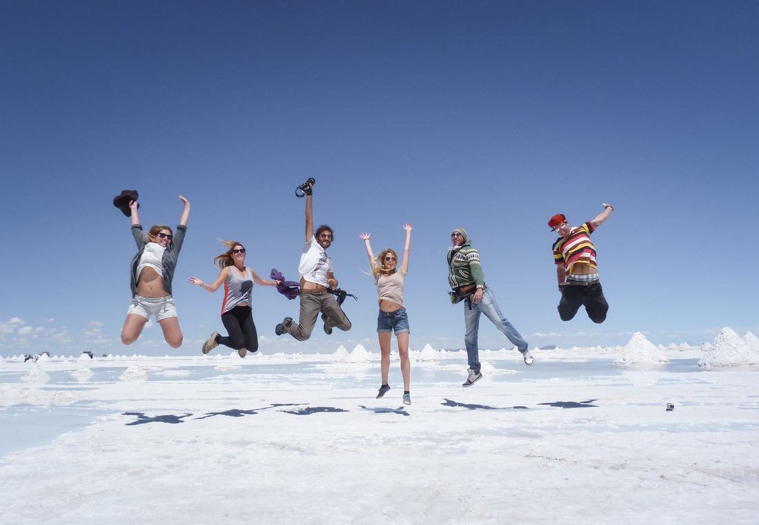 Photo de groupe dans le salar d'uyuni