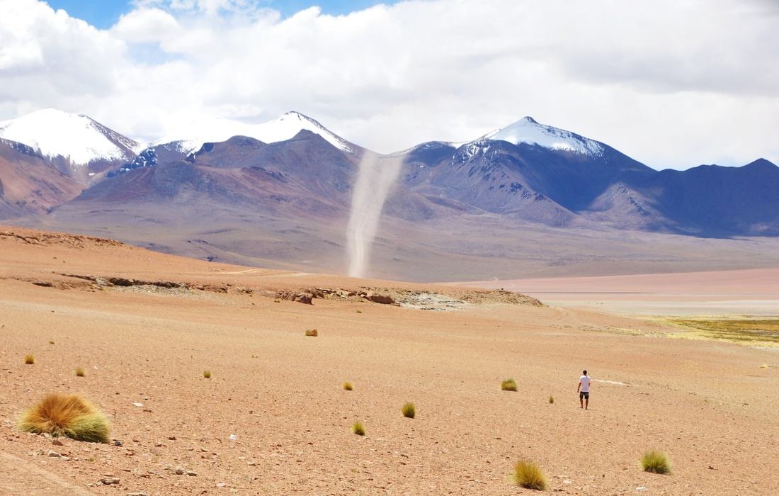 Tornade dans le désert d'uyuni