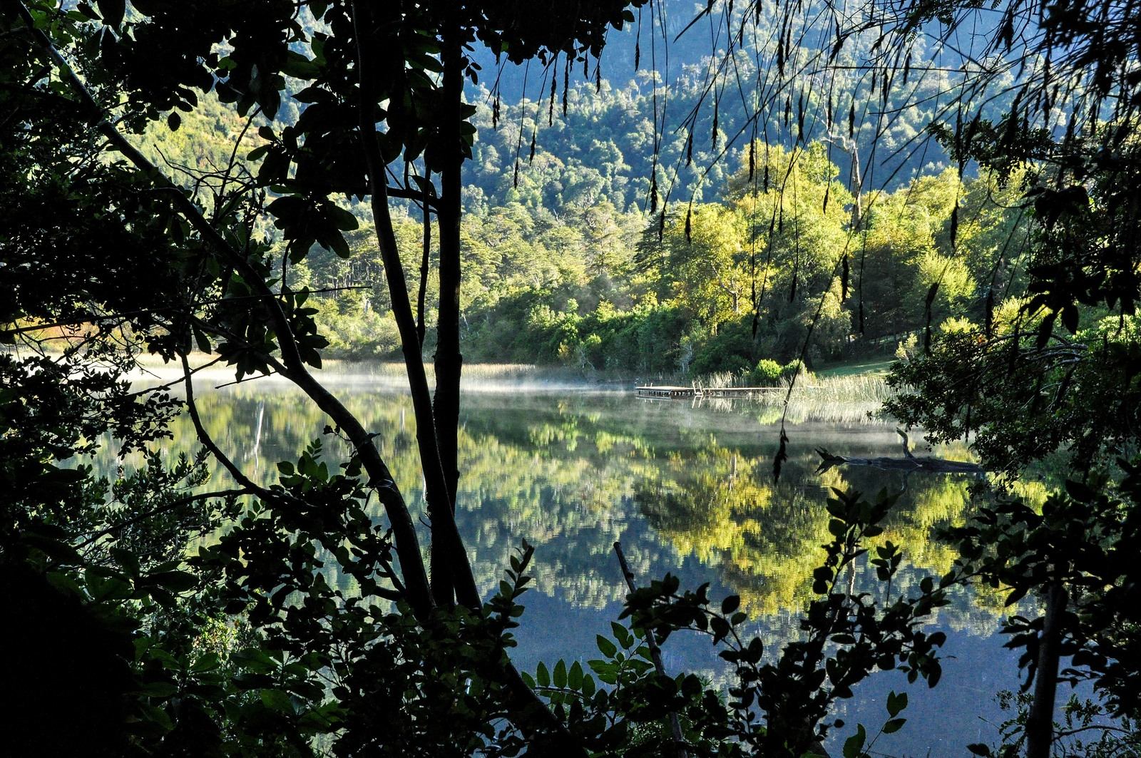Reflets, région des lacs au Chili