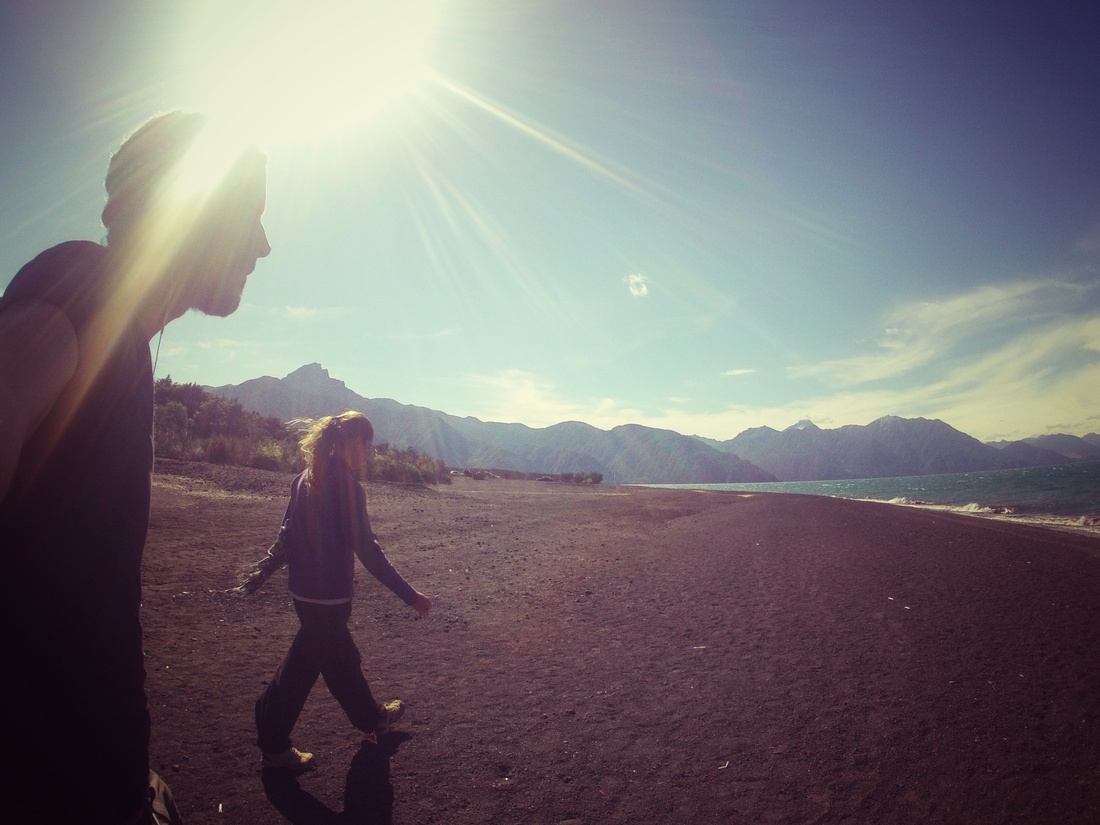 Sur la plage de Petrohue