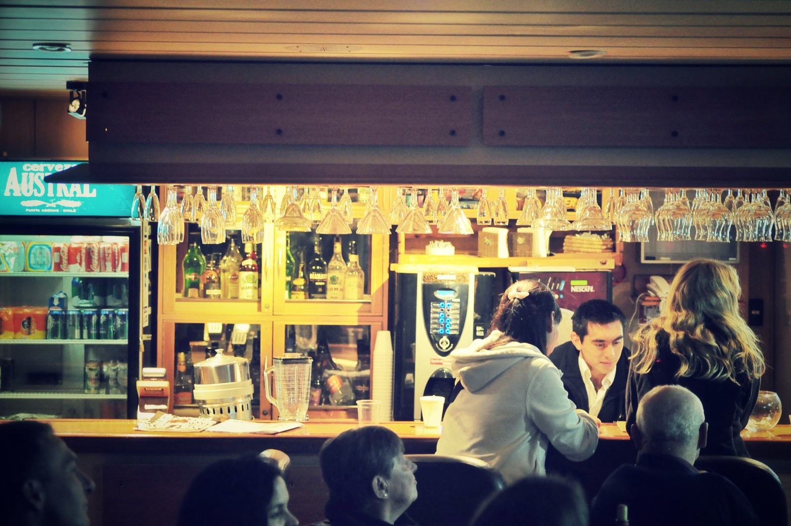 Bar sur le Navimag, chili