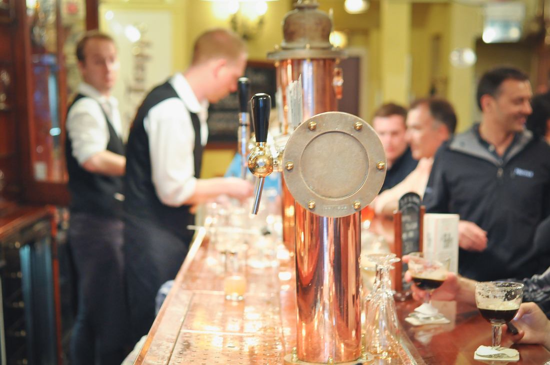 Boire une bière au Arendsnest