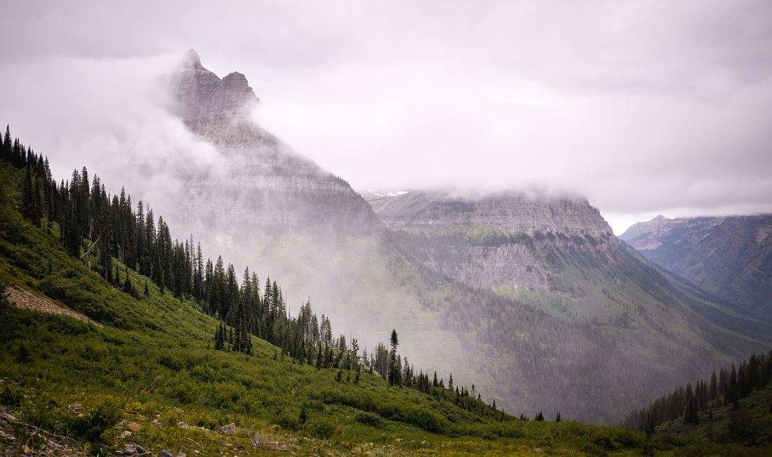 Iceberg Lake Trail sous les nuages
