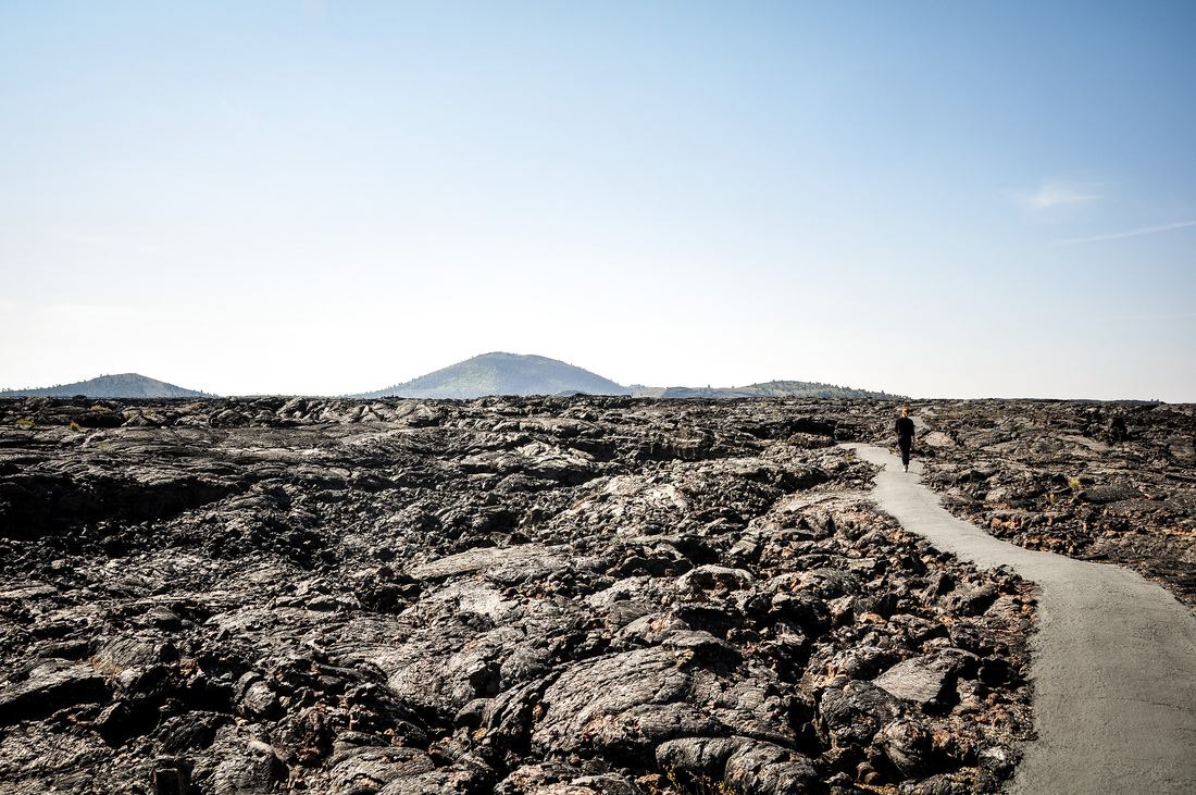 Marcher au milieu de la lave