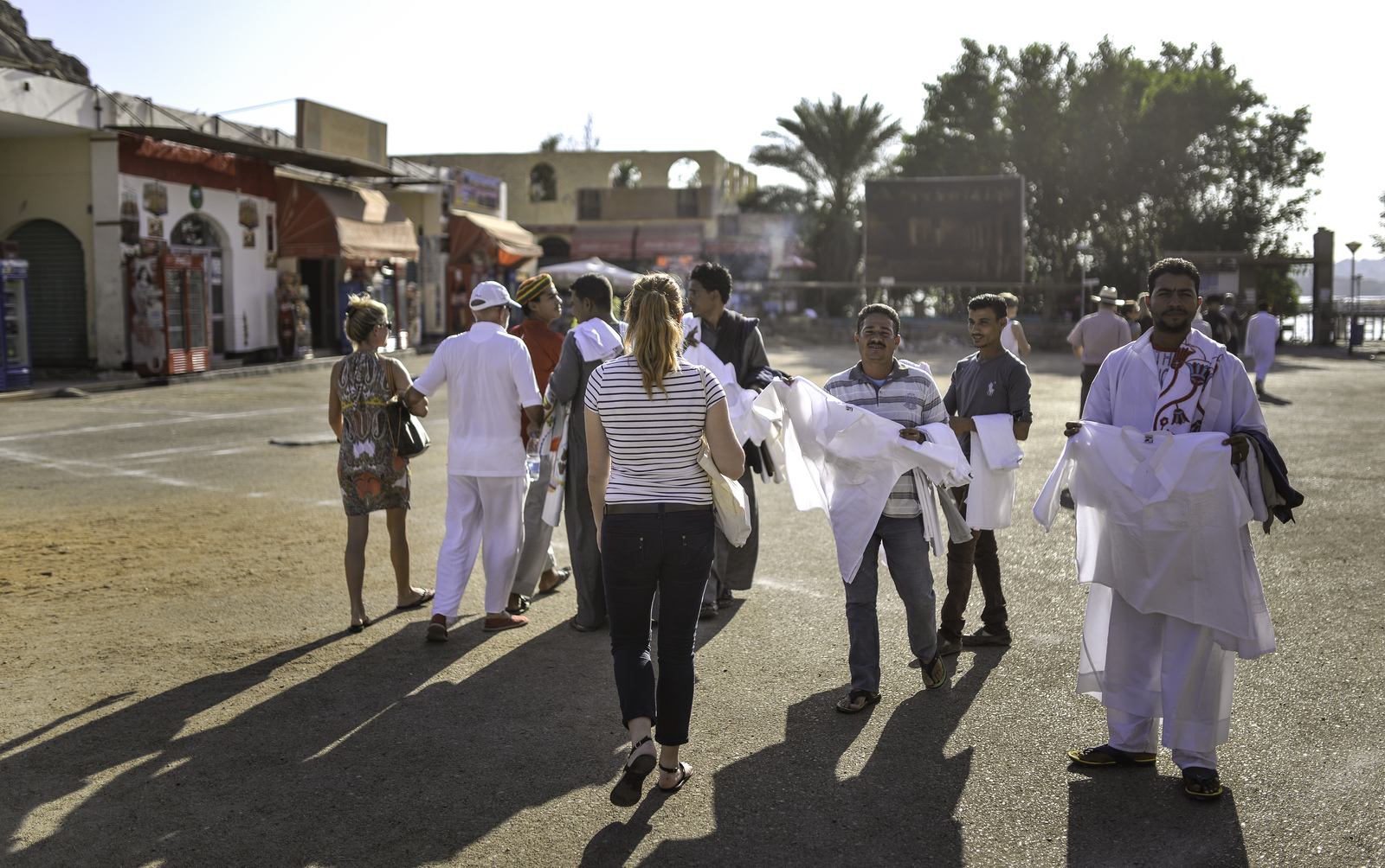 Vendeurs de souvenirs en Egypte
