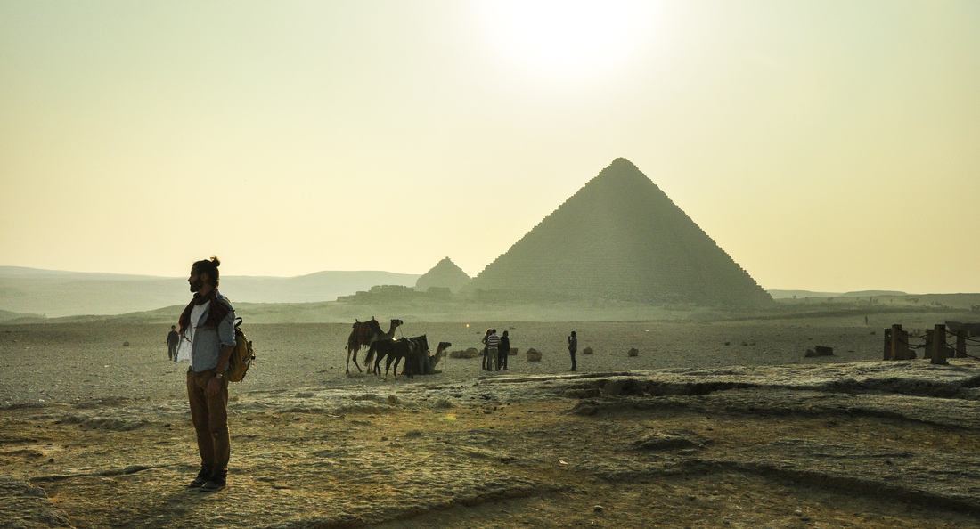 Au milieu des pyramides
