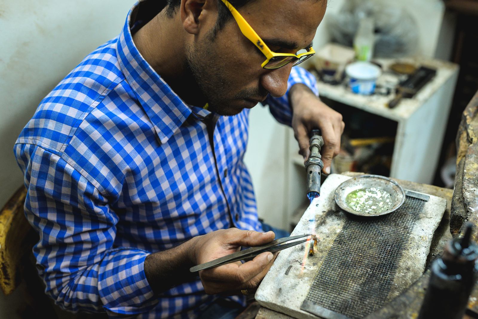 Dans un atelier de bijoux à Assouan