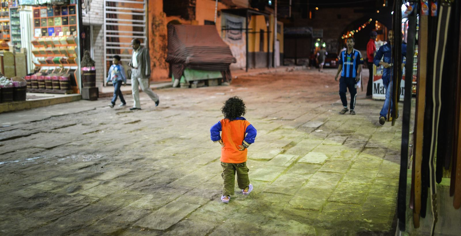 Petit garçon dans les rues d'Assouan
