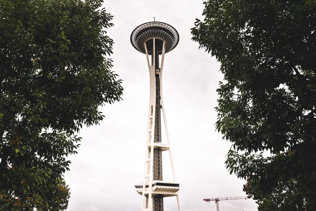 Space Needle entre les arbres