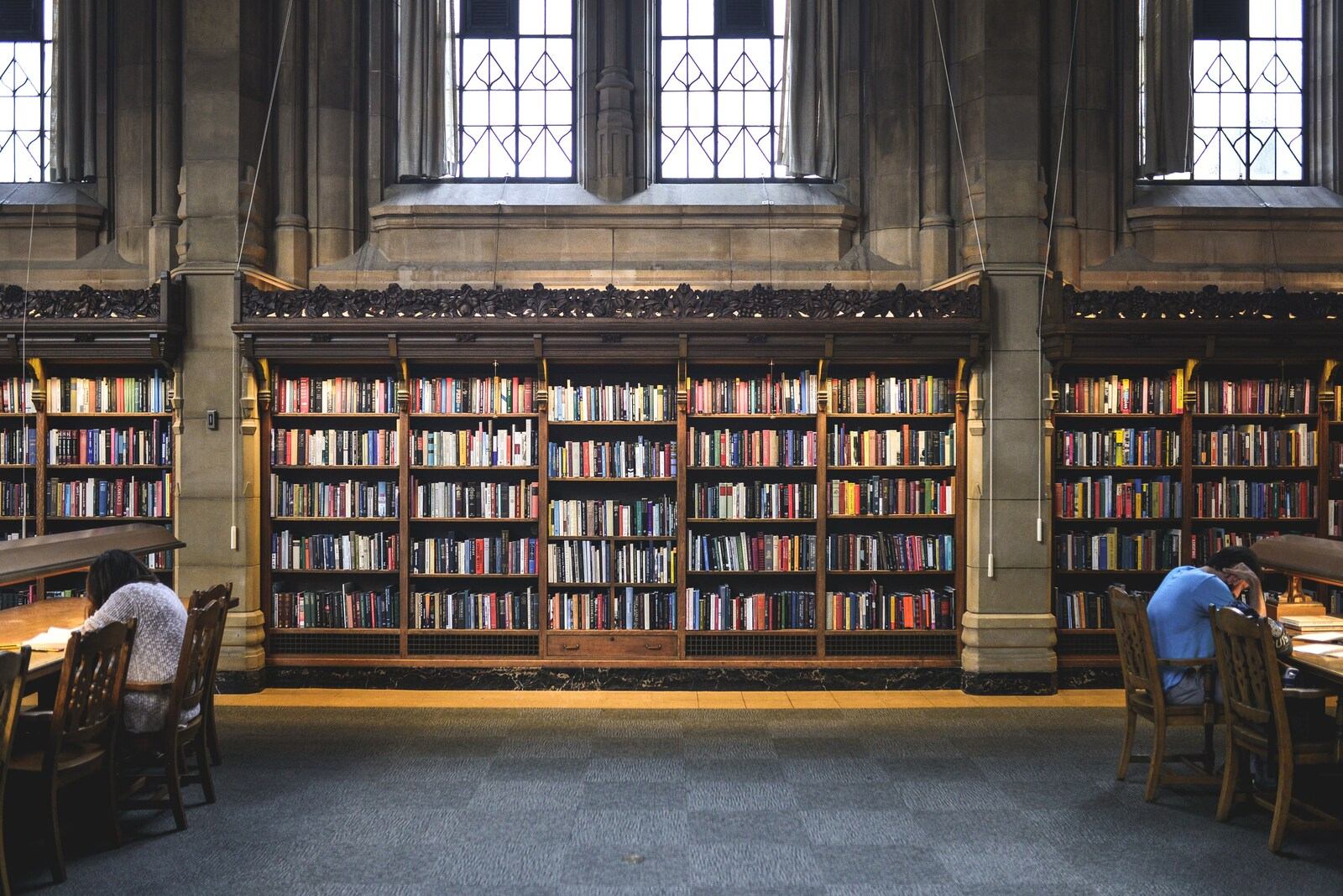 A l'intérieur de la bibliothèque Suzzallo A l'intérieur de la bibliothèque Suzzallo