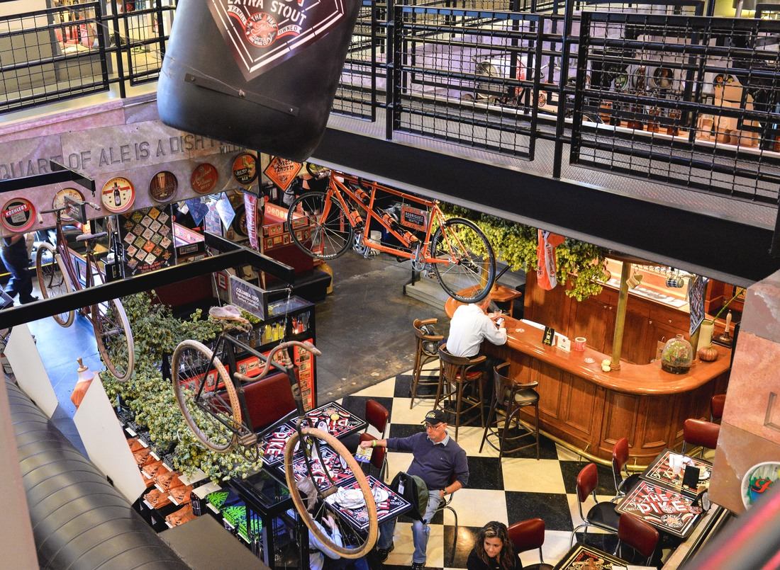 En arrivant au Pike Pub & Brewery