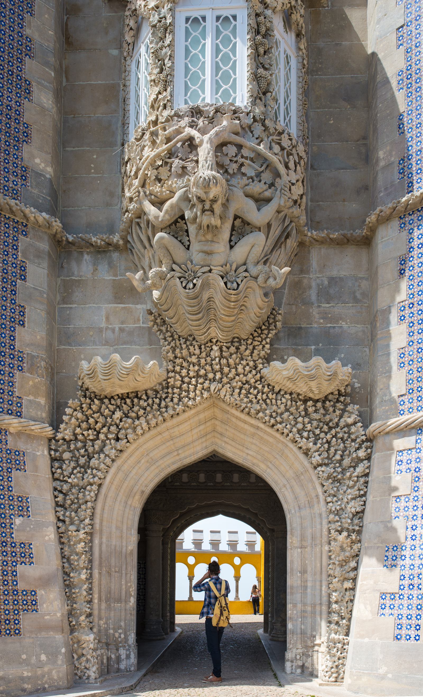 Porte ornée d'un triton, Pena 