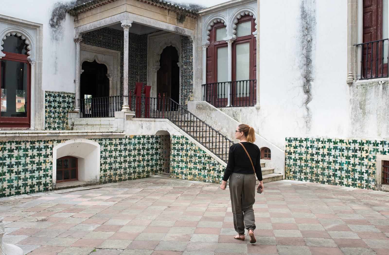 Dans une cour du Palais