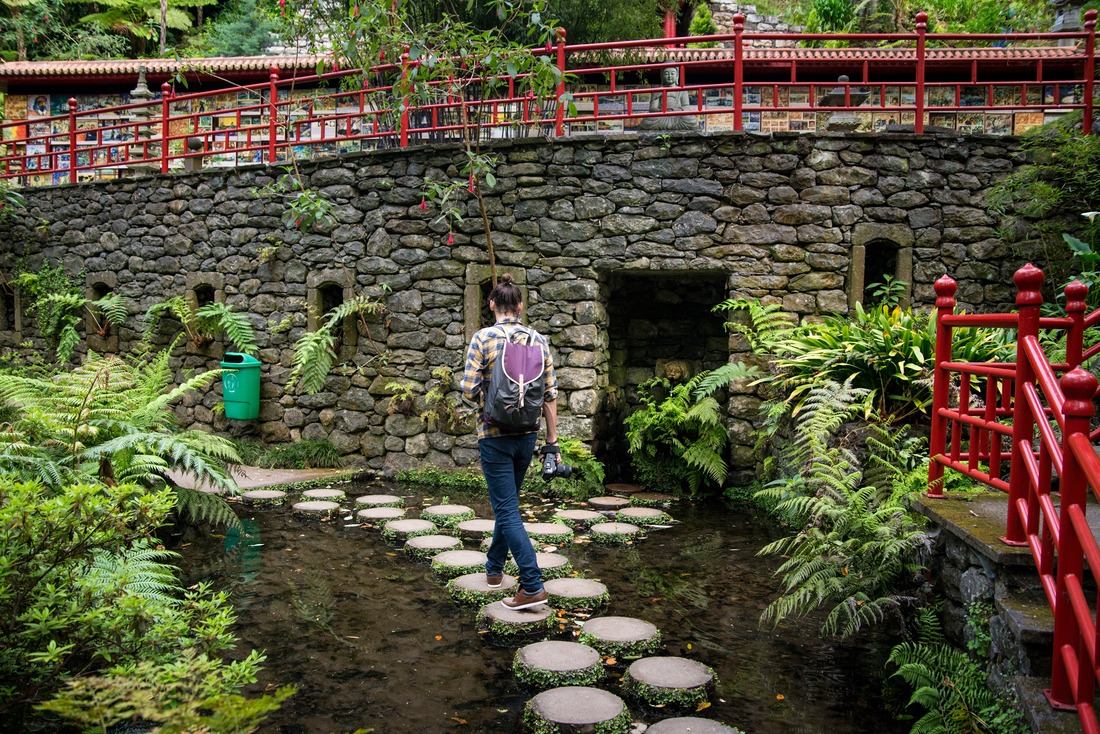 Devant les belles maisons de Funchal 