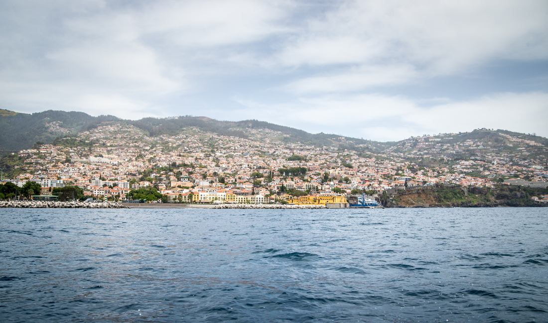 Vue sur Funchal depuis la mer