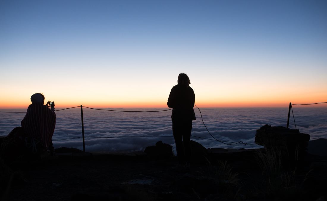 Attendre le lever du soleil à Pico do Arieiro