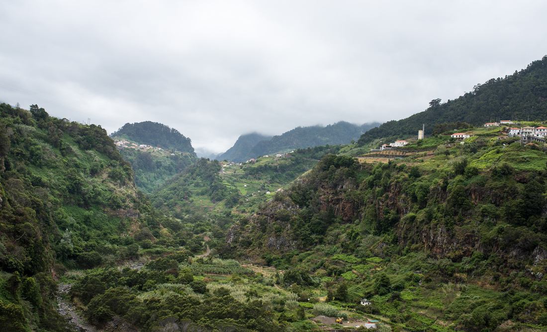 Village perché à flanc de montagne
