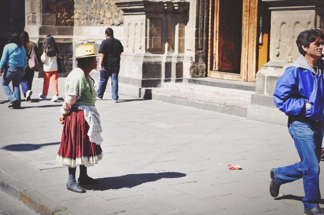 Vieille Indienne dans la rue, Mexico City
