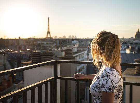 Faire du camping à Paris. La tête dans les étoiles.