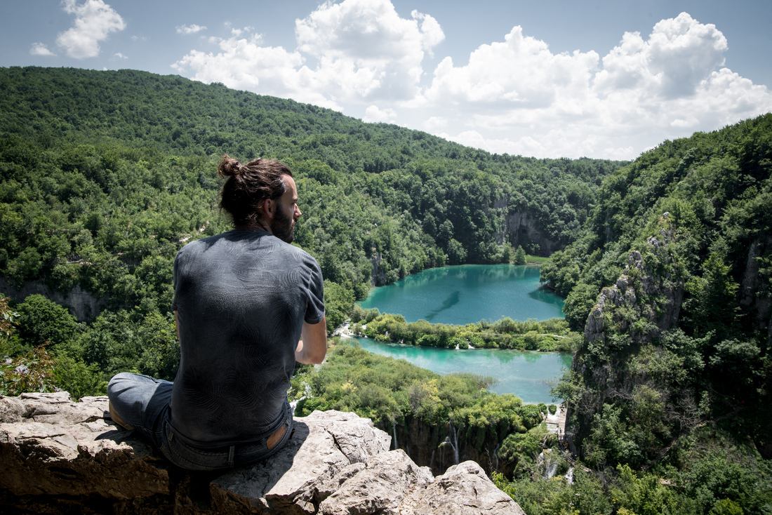 Seb face aux lacs de Plitvice
