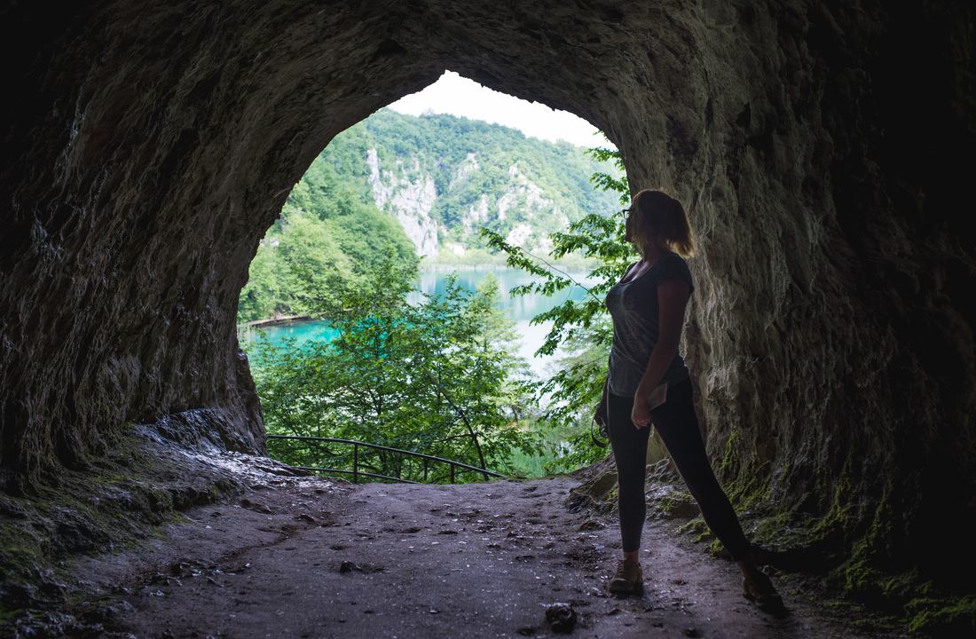 Entrée d'une petite grotte