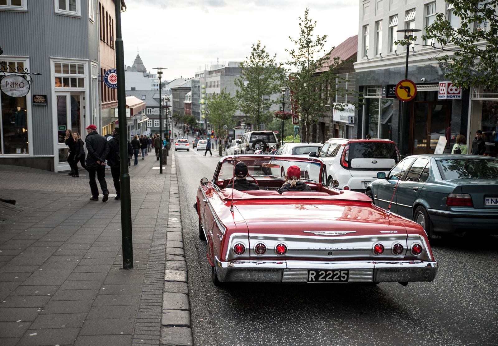 Défilé de vieilles voitures 