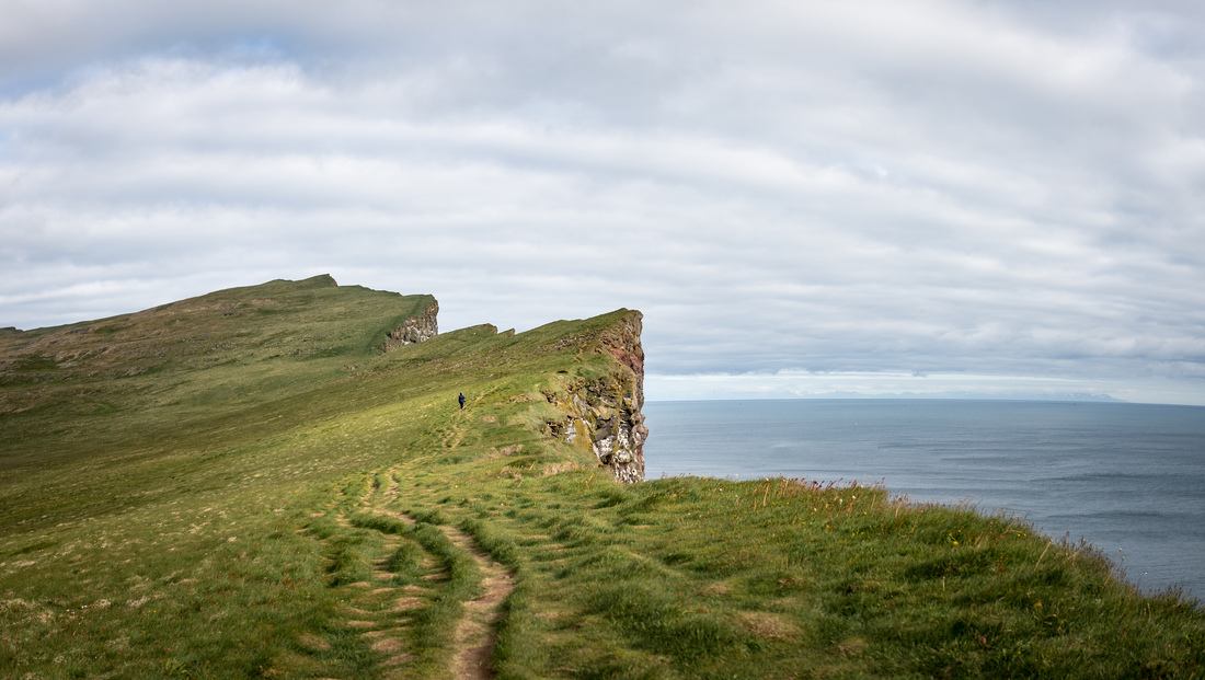 Tout en haut des falaises 