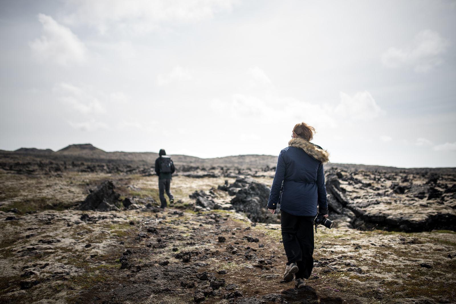 Marcher au milieu de la lave 