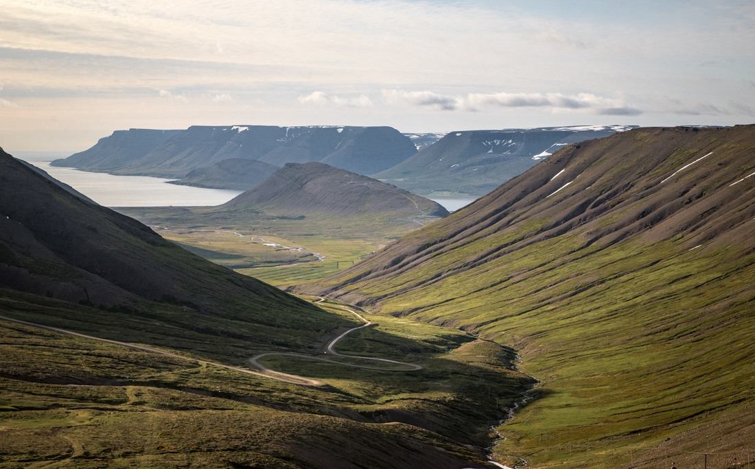 Route sinueuse d'Islande 