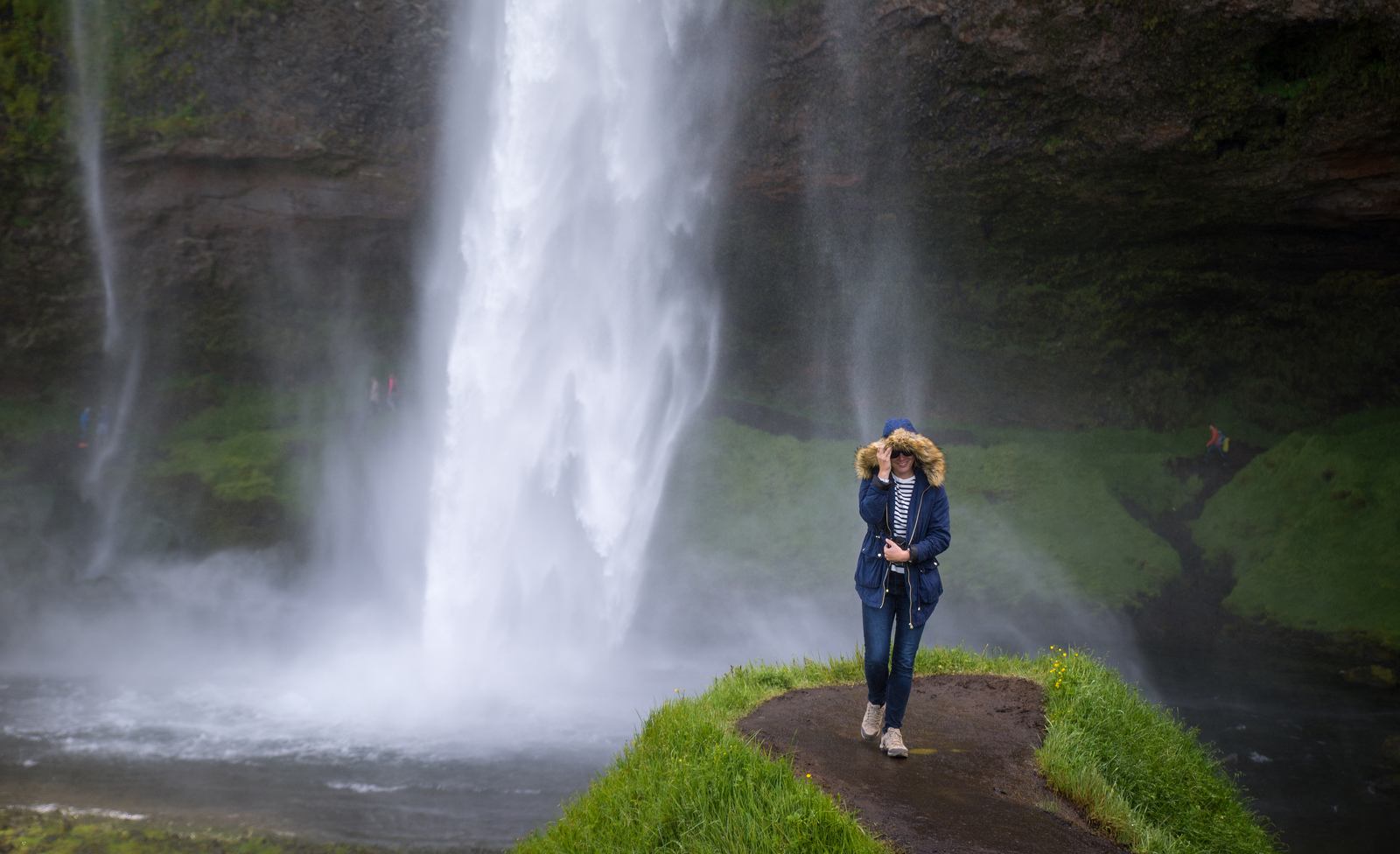 Au pied de la cascade