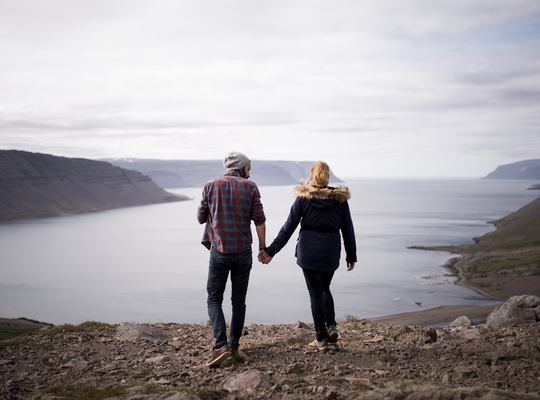 De la plage de sable rouge à la falaise de Látrabjarg en Islande
