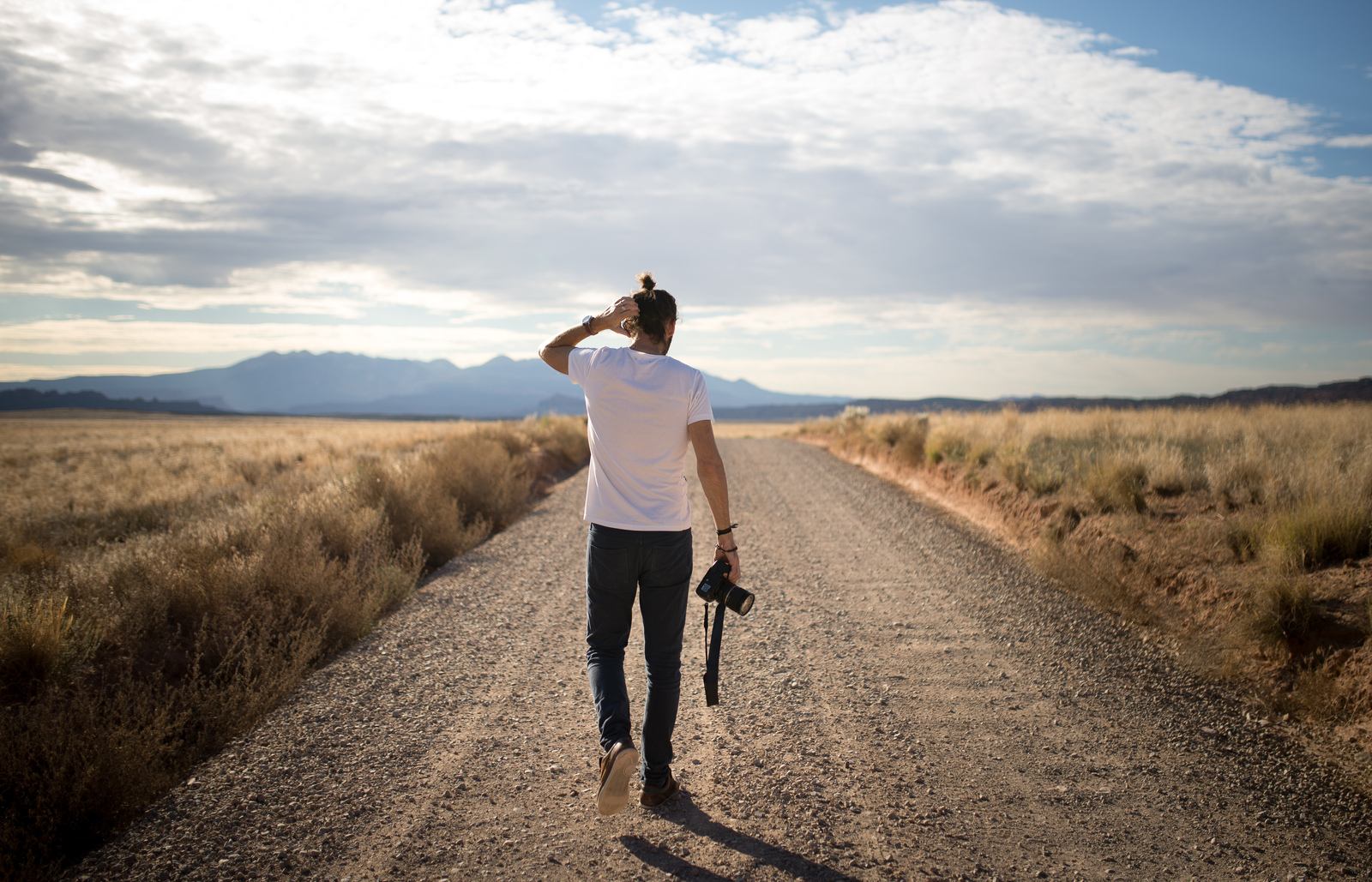 Marcher dans Arches après la montgolfière