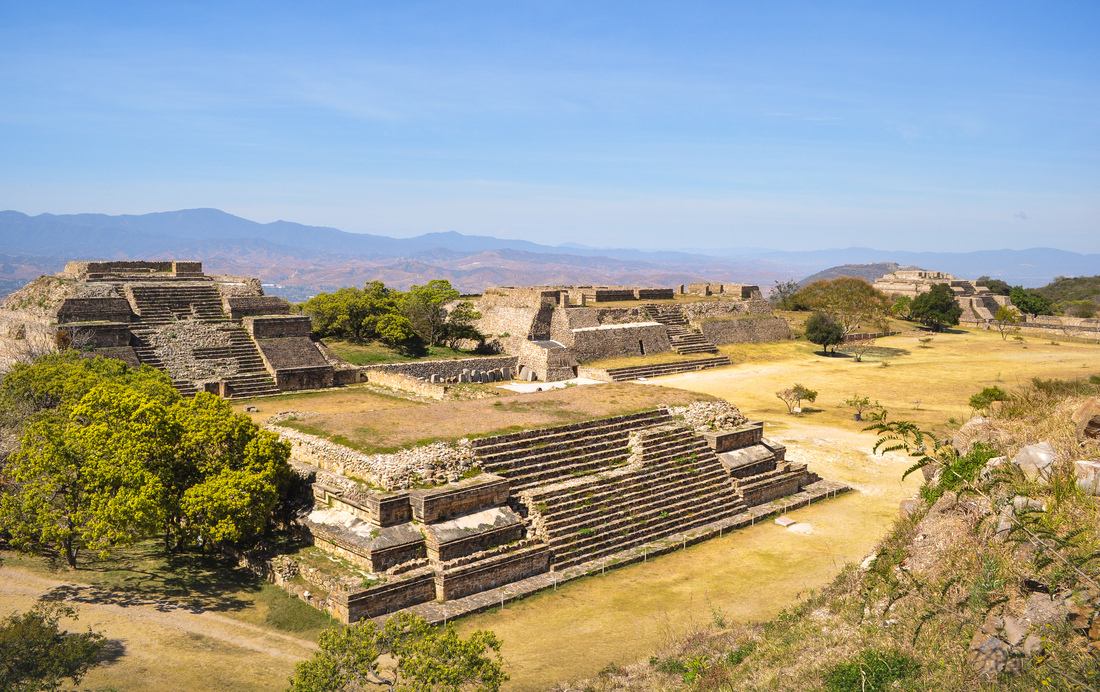 Vue de Monte Alban depuis la plateforme nord