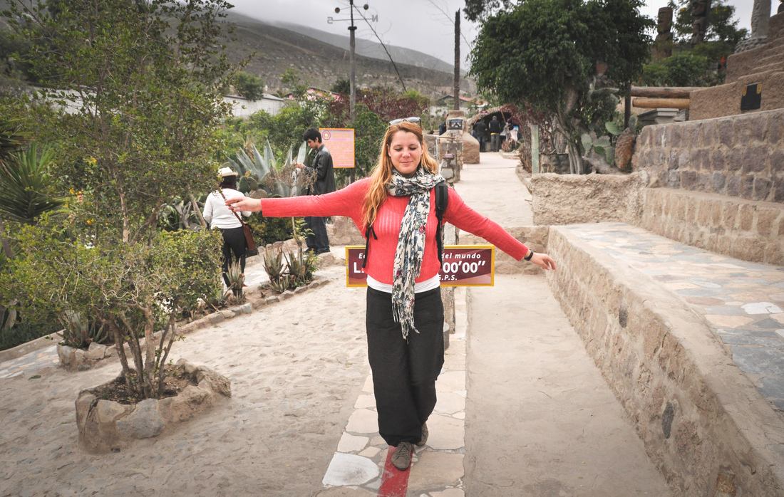 Manue s'exerce à marcher les yeux fermés