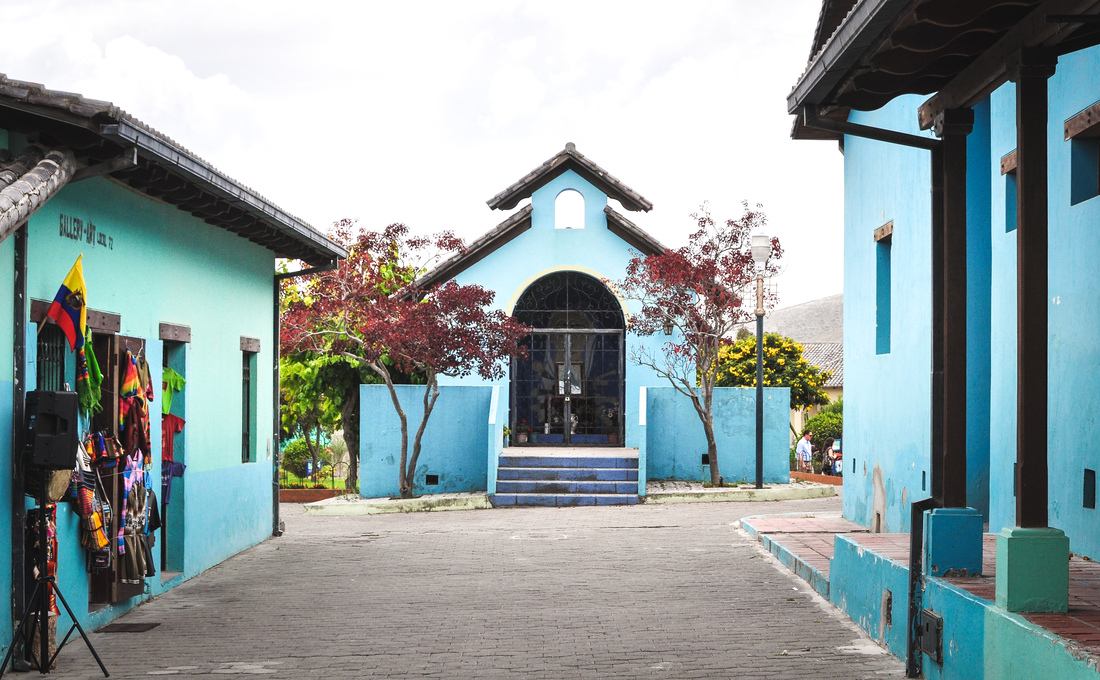 Restaurants et chapelle 