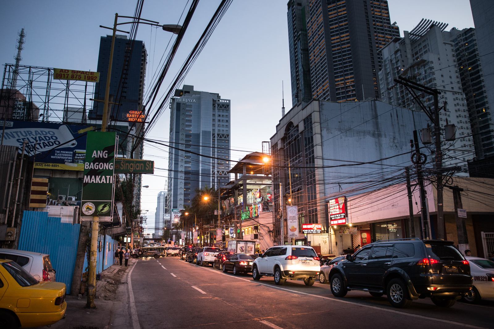 Dans les rues du quartier Makati de Manille