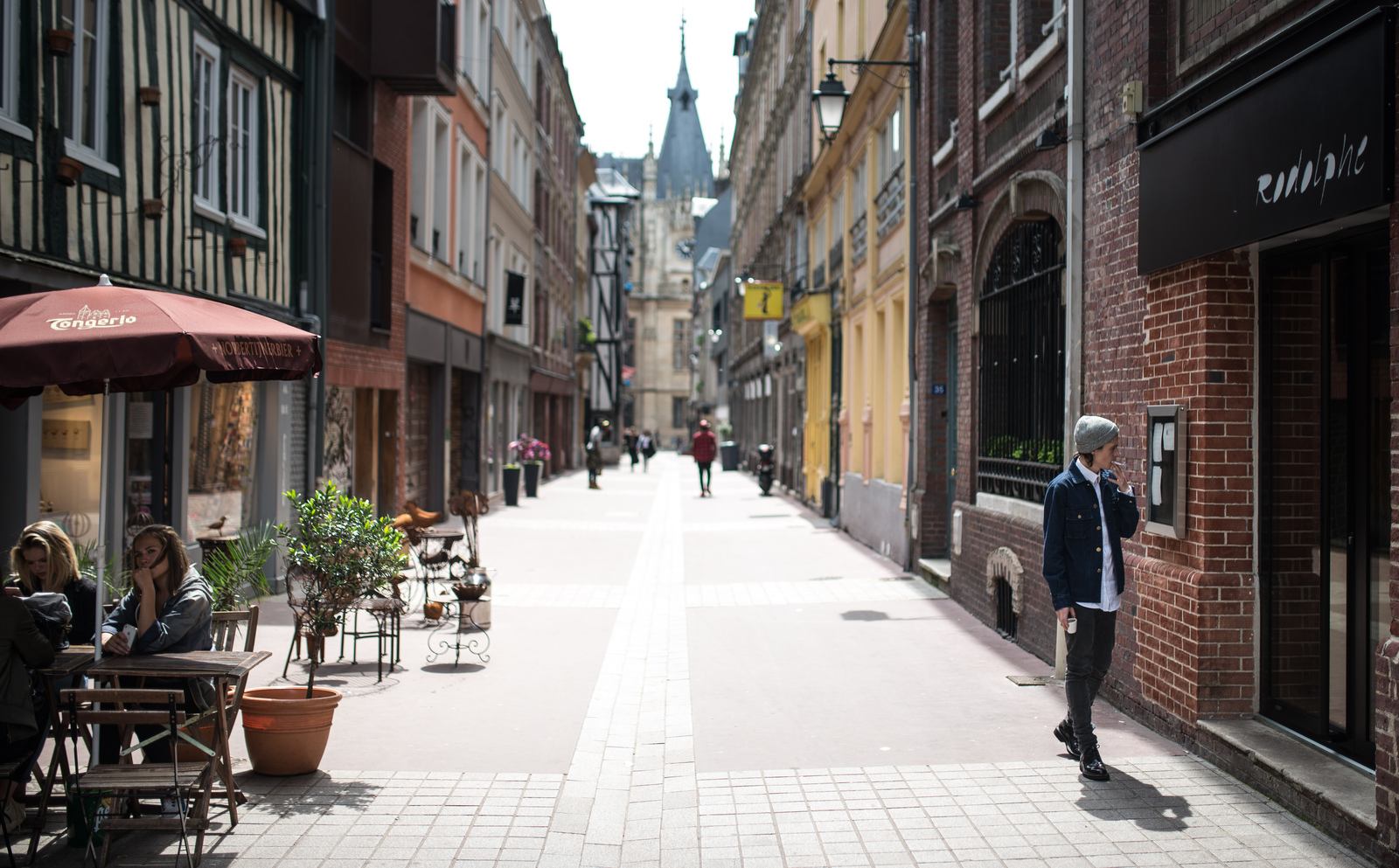 Dans la rue Percière