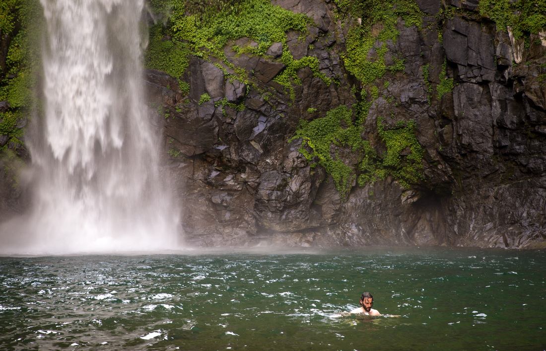 Se baigner au pied de la cascade de Tappia 