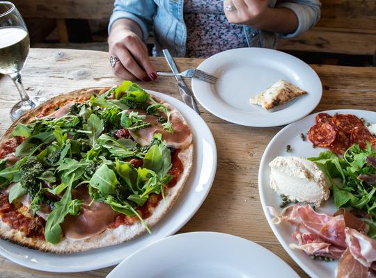 Pizza Prosciutto et Antipasti