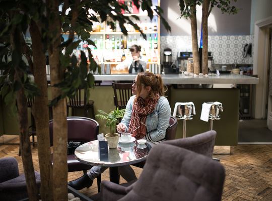 Prendre un café au banjo