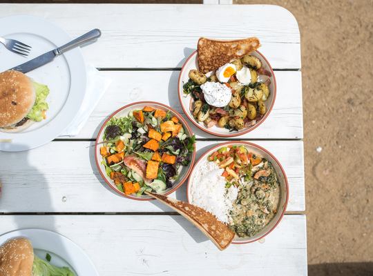 Délicieux déjeuner au Kismet Cabana