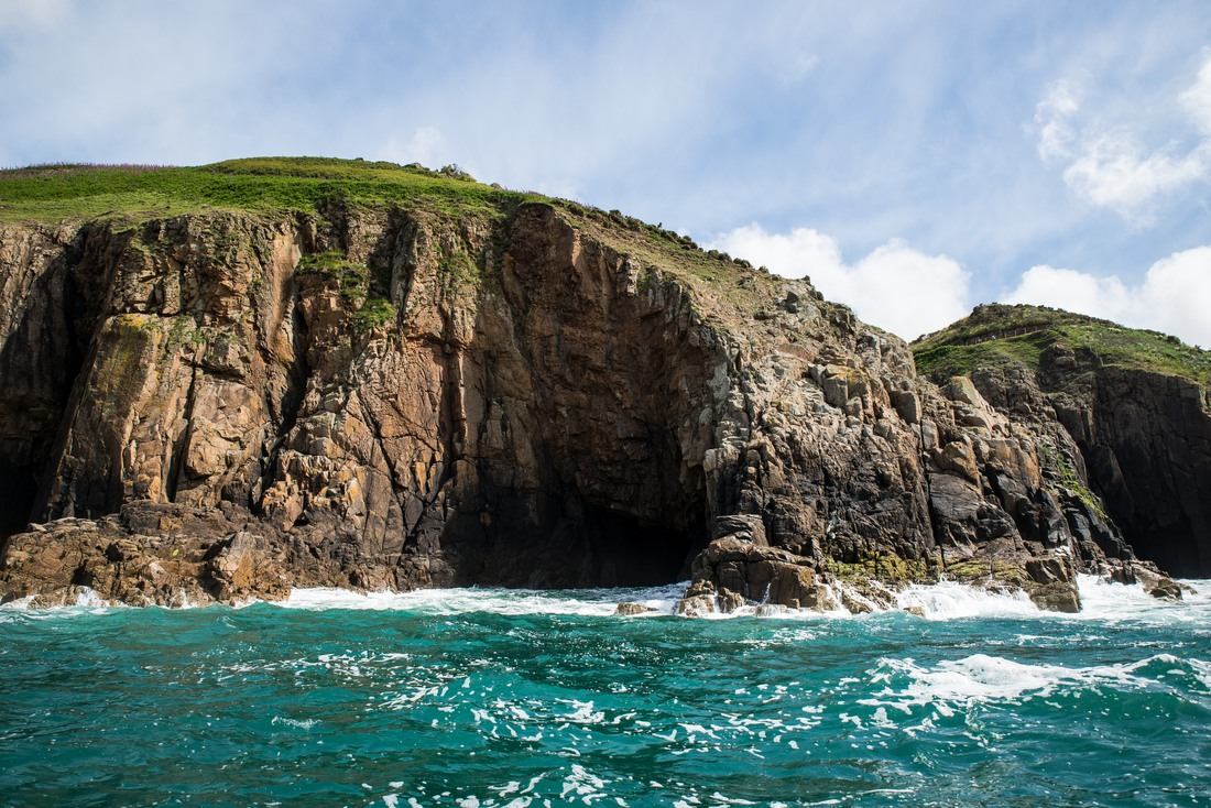 Côte nord de l'ile depuis le bateau de Jersey Seafaris