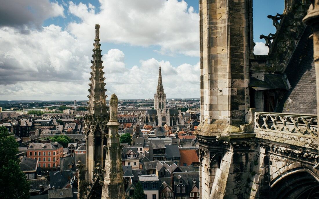 Sur les hauteurs de l'abbatiale 