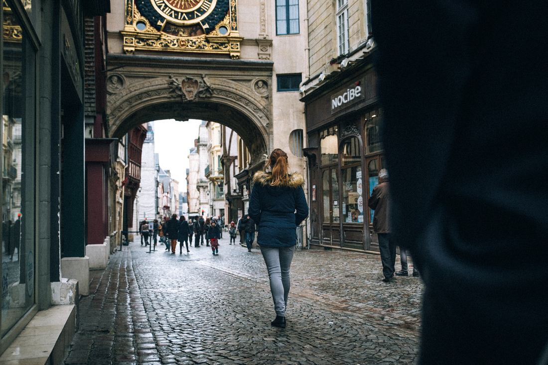 Dans la rue du Gros Horloge