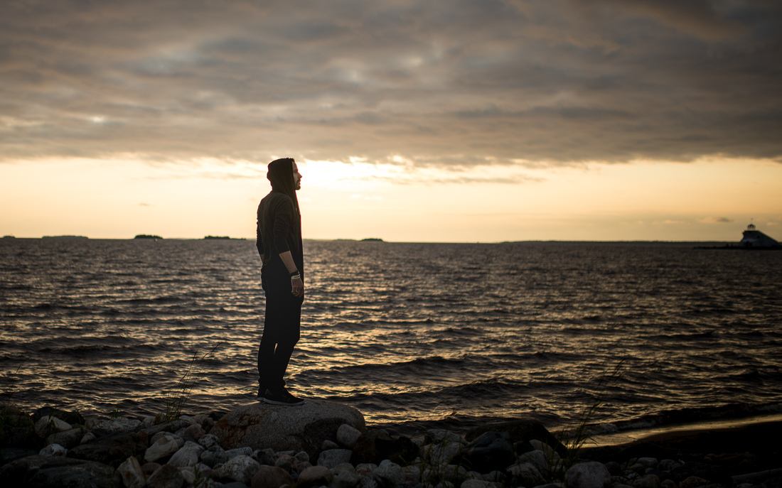 Profiter du soleil de minuit