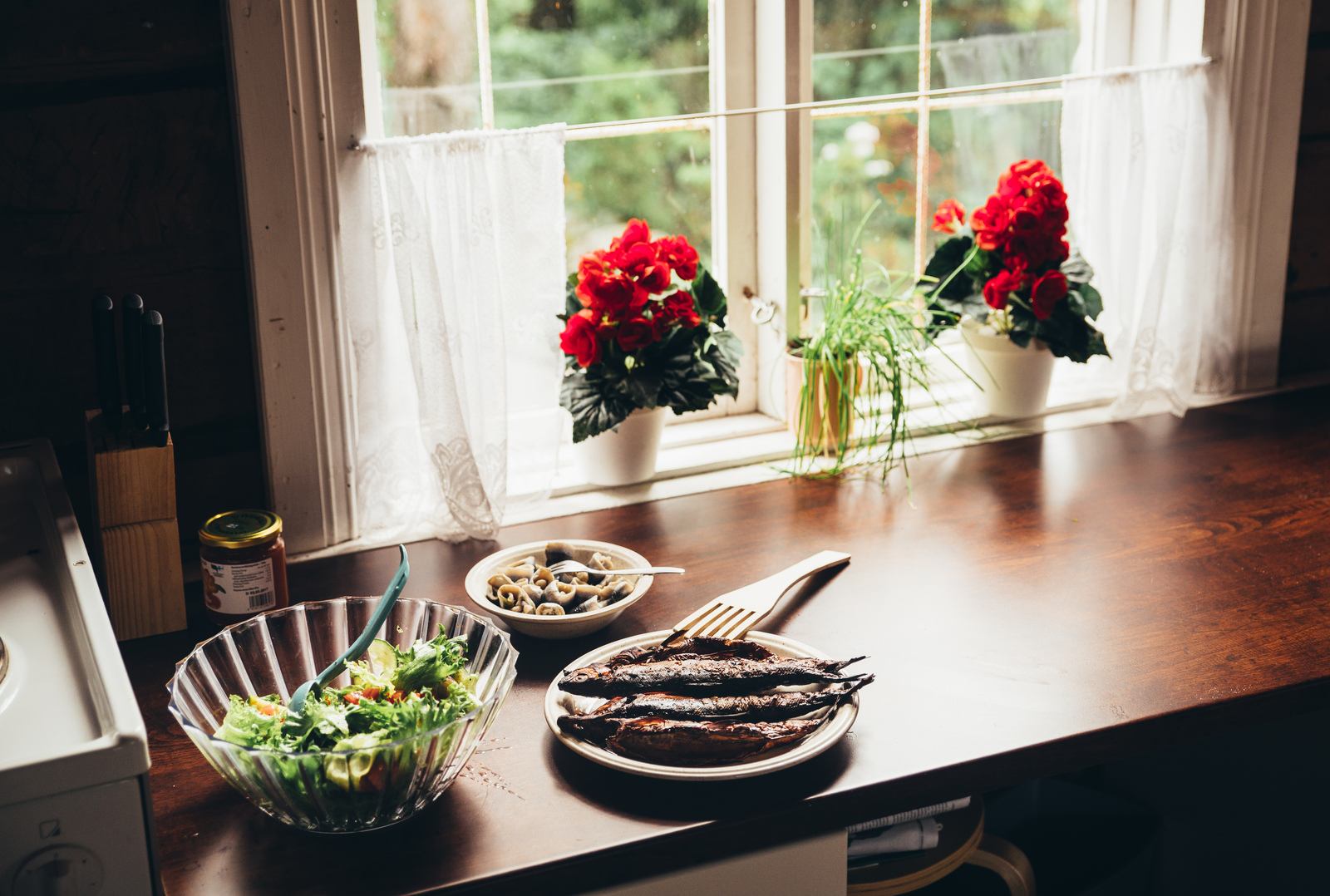 Repas typique à base de poisson grillé