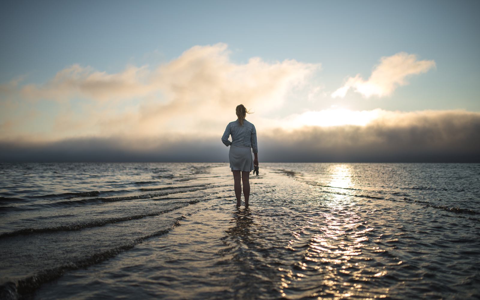 Manue devant la mer de nuage 
